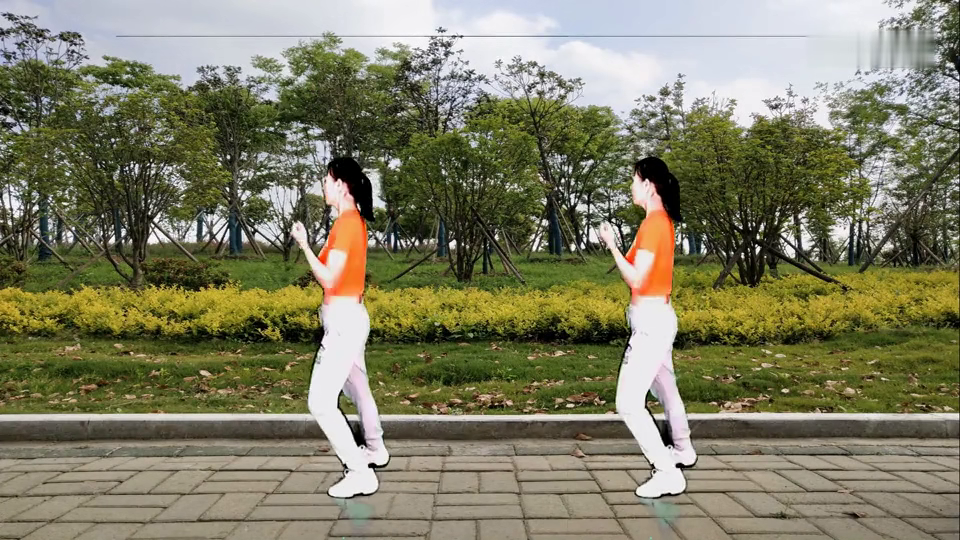 现象级摆跨舞，文化表达与争议热议