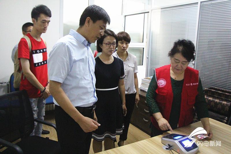 青岛积分落户最新动态，2025年政策更新与巷弄特色小店共融发展